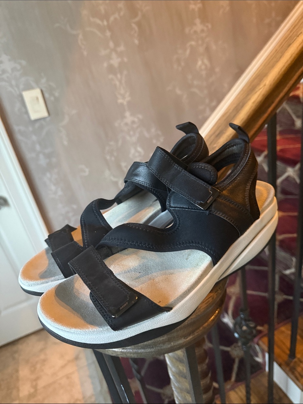 MBT AZA, black rocker soul, athletic sandal, perfect condition size 9